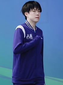 王楚钦：甜在低头瞬间